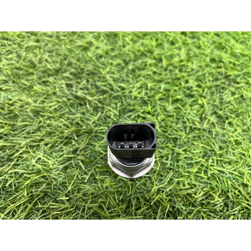 Датчик давления топлива (электрика / датчики) Volkswagen Passat B8 2016 2.0 tdi 04L906054