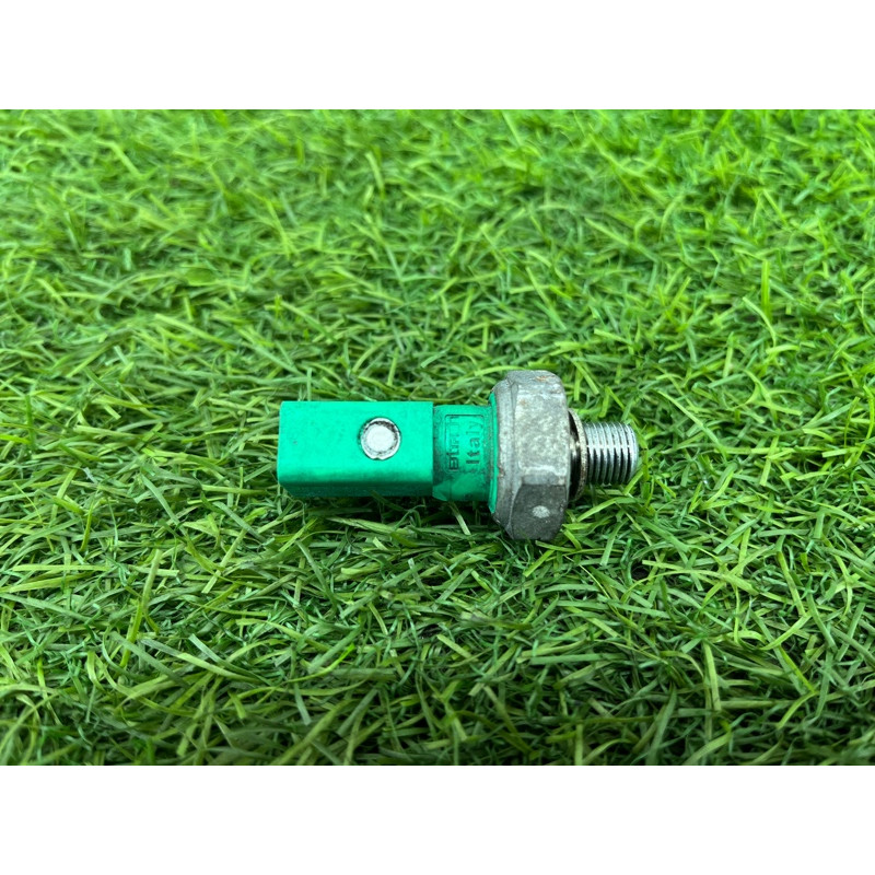 Датчик давления масла (электрика двигателя) Volkswagen Passat B8 2016 2.0 tdi 04L919081