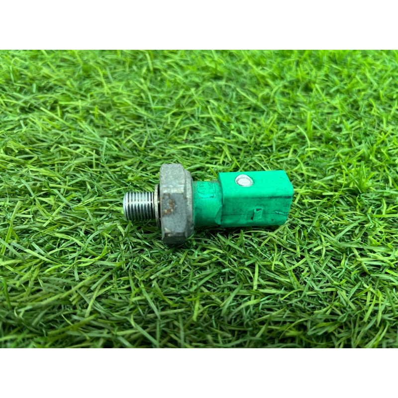 Датчик давления масла (электрика двигателя) Volkswagen Passat B8 2016 2.0 tdi 04L919081