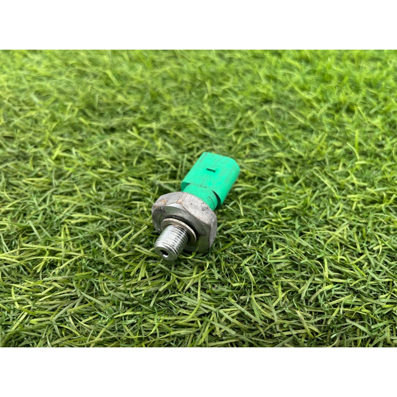 Датчик давления масла (электрика двигателя) Volkswagen Passat B8 2016 2.0 tdi 04L919081