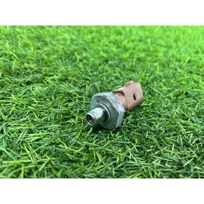 Датчик давления масла (электрика двигателя) Volkswagen Passat B8 2016 2.0 tdi 04L919081B