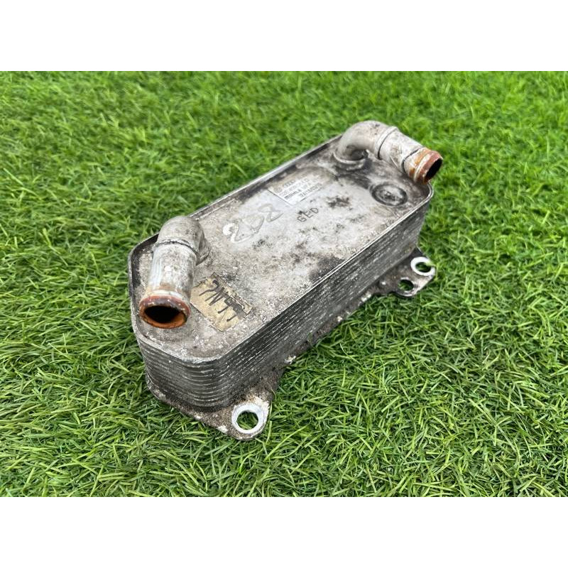 Теплообменник масляного фильтра (двигатель и элементы) Volkswagen Passat B8 2016 2.0 tdi 02E409061D