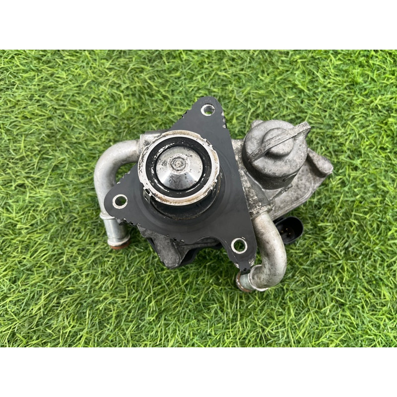 Клапан ЕГР (двигатель и элементы) Volkswagen Passat B8 2016 2.0 tdi 04L131501M