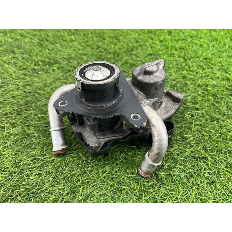 Клапан ЕГР (двигатель и элементы) Volkswagen Passat B8 2016 2.0 tdi 04L131501M