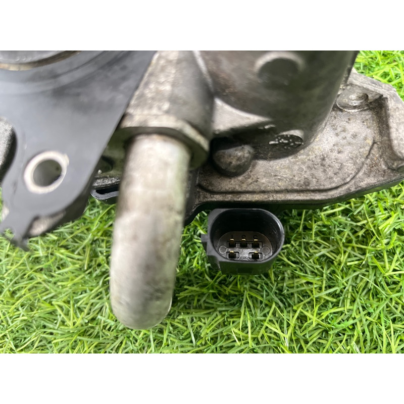 Клапан ЕГР (двигатель и элементы) Volkswagen Passat B8 2016 2.0 tdi 04L131501M