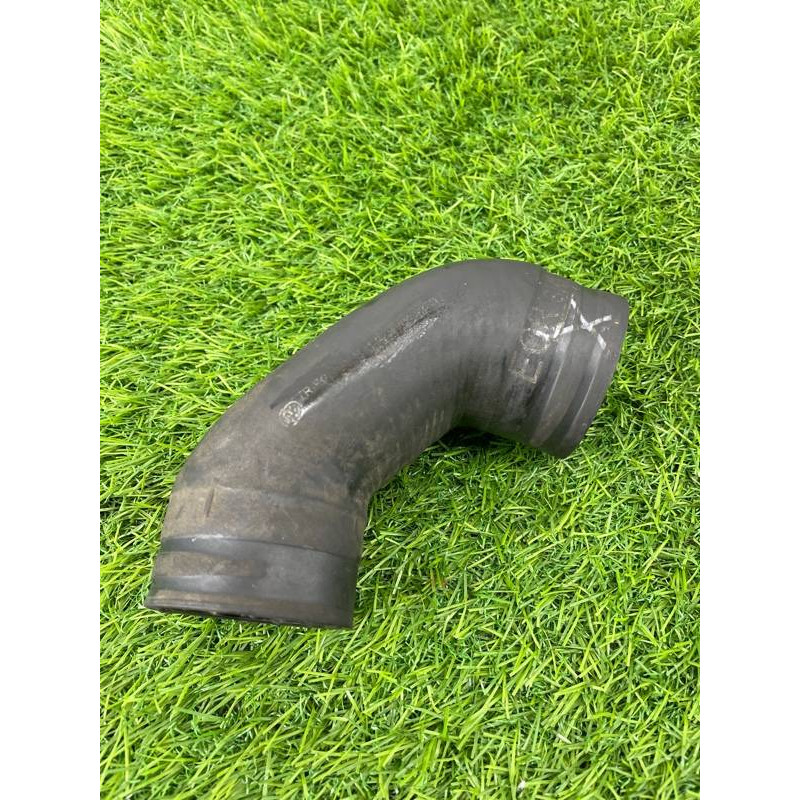 Патрубок (система охлаждения) Volkswagen Passat B8 2016 2.0 tdi 04L131521AF