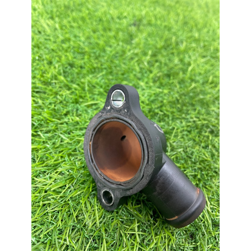 Фланец системы охлаждения (система охлаждения) Volkswagen Passat B8 2016 2.0 tdi 04L121131AA