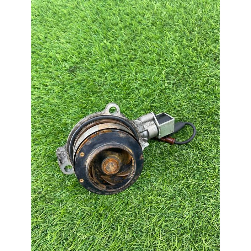 Помпа (система охлаждения) Volkswagen Passat B8 2016 2.0 tdi 04L121011P