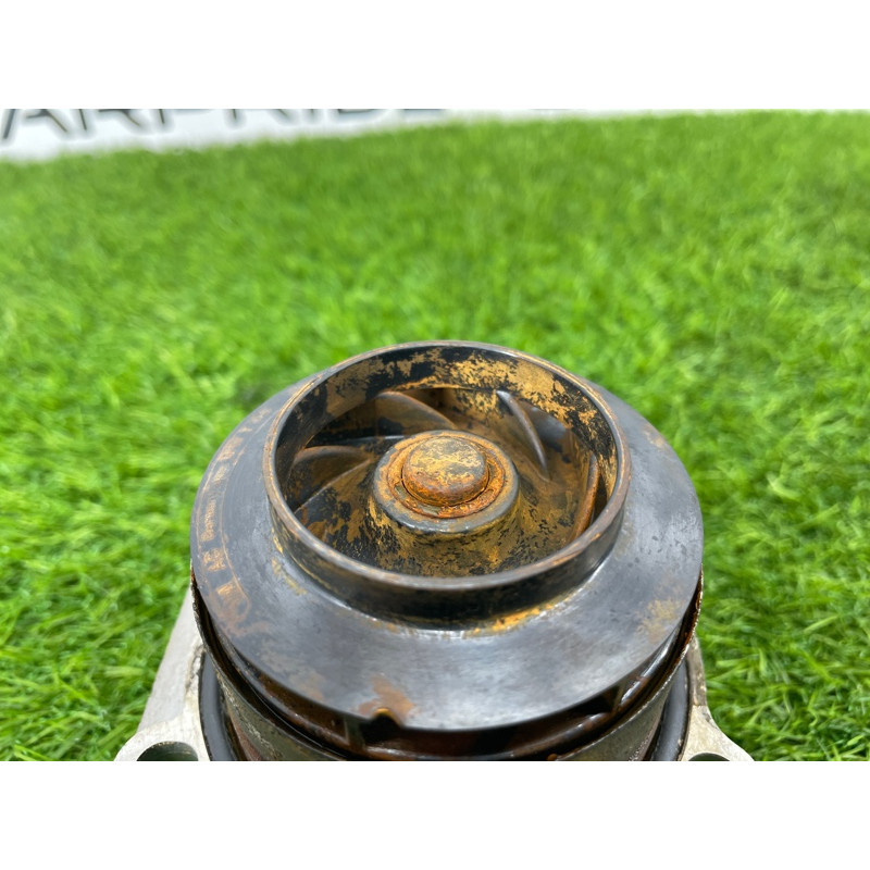 Помпа (система охлаждения) Volkswagen Passat B8 2016 2.0 tdi 04L121011P