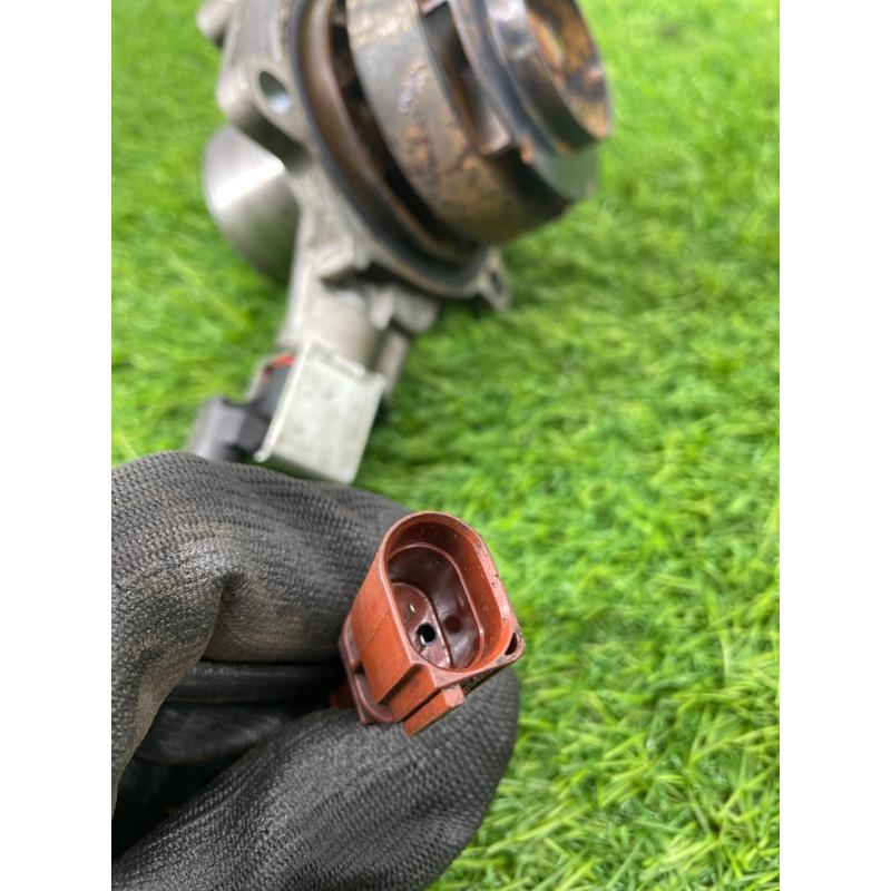 Помпа (система охлаждения) Volkswagen Passat B8 2016 2.0 tdi 04L121011P