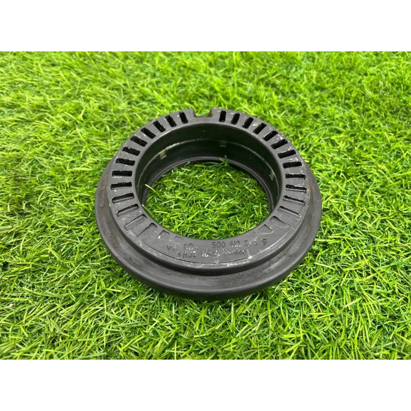 Опора пружины верхняя (подвеска) Volkswagen Passat B8 2016 2.0 tdi 5Q0412249E