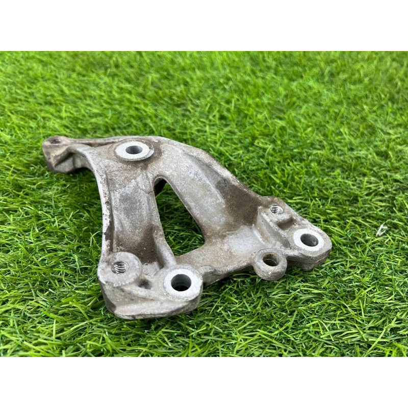 Кронштейн компрессора кондиционера (кронштейны двигателя) Mini Cooper R56 R56 2006 64557580781