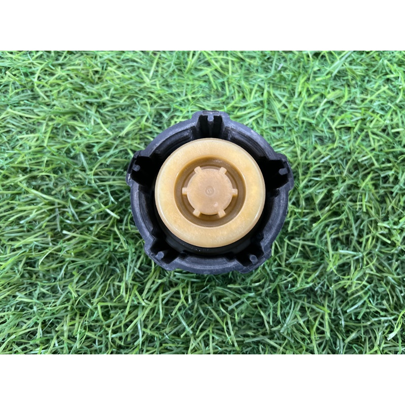 Крышка расширительного бачка (система охлаждения) Renault Megane 3 2011 1,5 dCi (K9K837) 8200048024