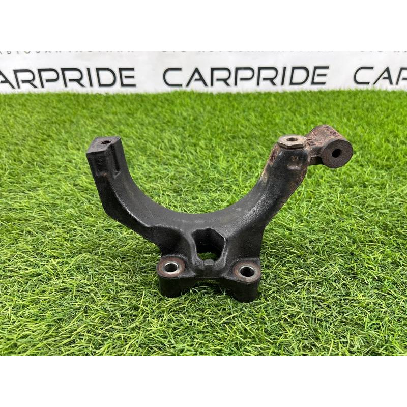 Кронштейн крепление катализатора (выпускная система) Volkswagen Passat B8 2016 2.0 tdi 04L131425A