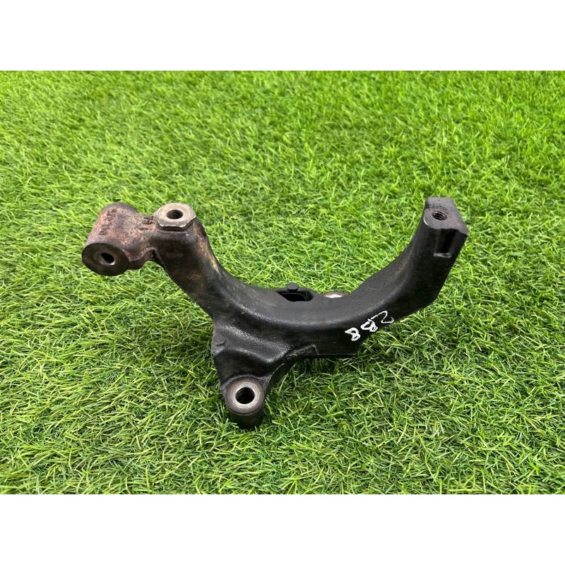 Кронштейн крепление катализатора (выпускная система) Volkswagen Passat B8 2016 2.0 tdi 04L131425A