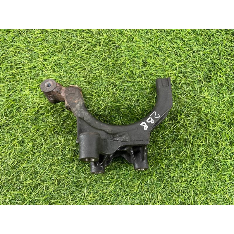 Кронштейн крепление катализатора (выпускная система) Volkswagen Passat B8 2016 2.0 tdi 04L131425A