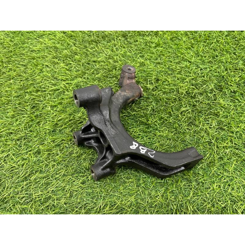 Кронштейн крепление катализатора (выпускная система) Volkswagen Passat B8 2016 2.0 tdi 04L131425A