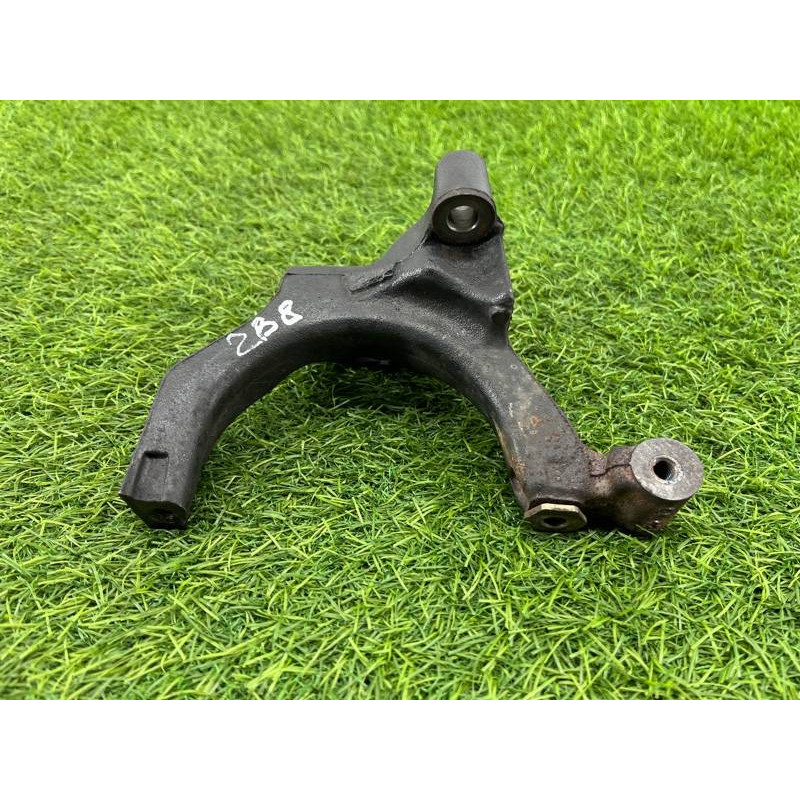 Кронштейн крепление катализатора (выпускная система) Volkswagen Passat B8 2016 2.0 tdi 04L131425A