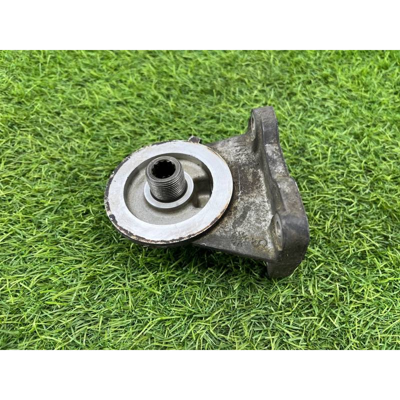 Кронштейн масляного фильтра (кронштейны двигателя) Jeep Compass MK49 2014 2.4 05047079aa