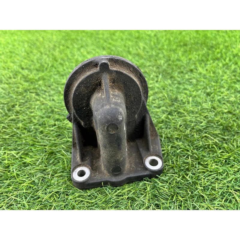 Кронштейн масляного фильтра (кронштейны двигателя) Jeep Compass MK49 2014 2.4 05047079aa