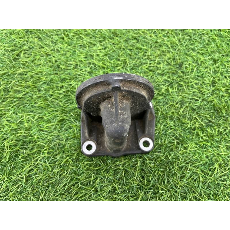 Кронштейн масляного фильтра (кронштейны двигателя) Jeep Compass MK49 2014 2.4 05047079aa