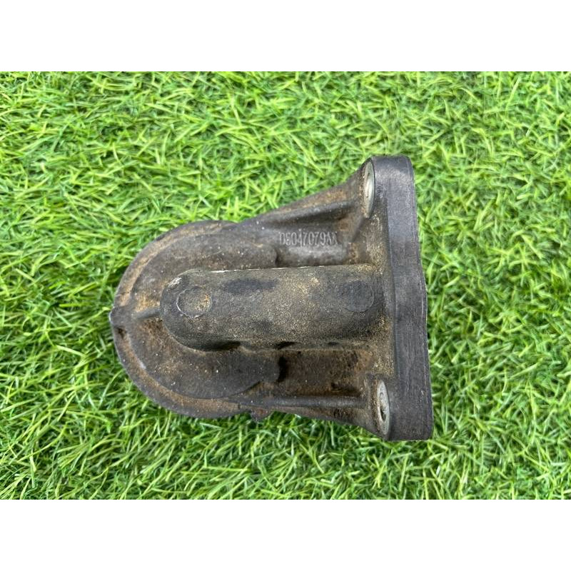 Кронштейн масляного фильтра (кронштейны двигателя) Jeep Compass MK49 2014 2.4 05047079aa