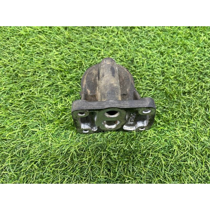 Кронштейн масляного фильтра (кронштейны двигателя) Jeep Compass MK49 2014 2.4 05047079aa