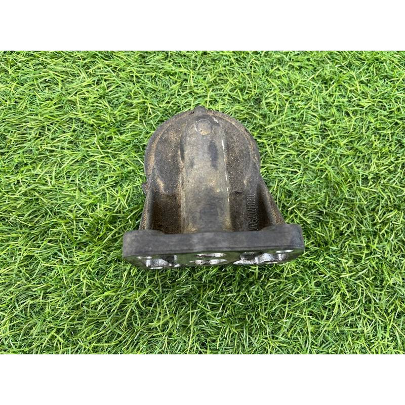 Кронштейн масляного фильтра (кронштейны двигателя) Jeep Compass MK49 2014 2.4 05047079aa