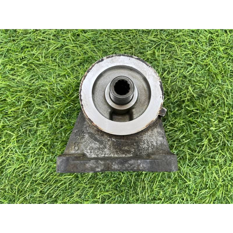 Кронштейн масляного фильтра (кронштейны двигателя) Jeep Compass MK49 2014 2.4 05047079aa