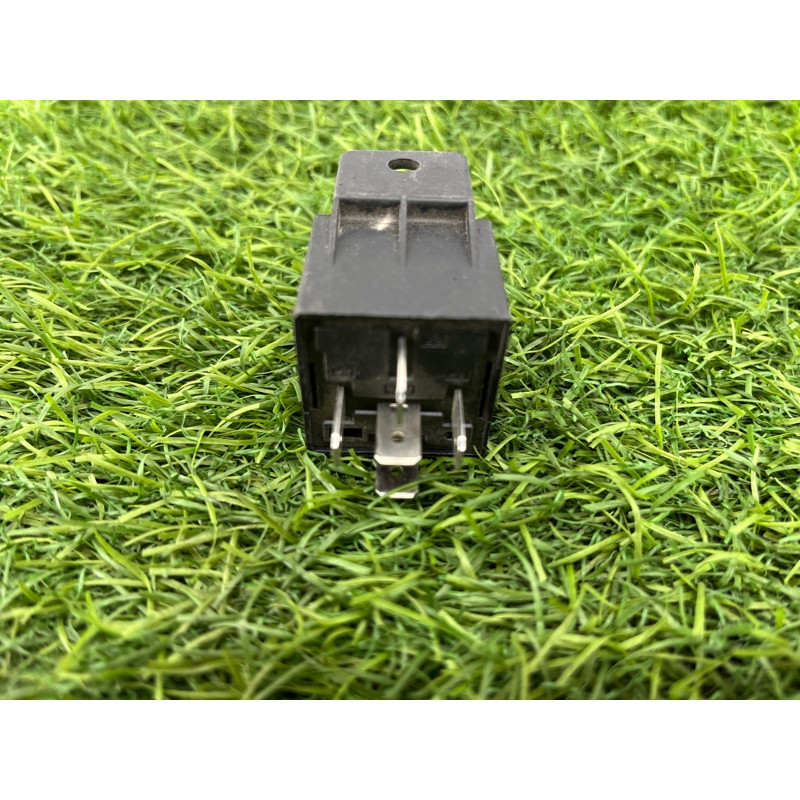 Реле (электрика) Opel Vectra C 2004 2.2 SE