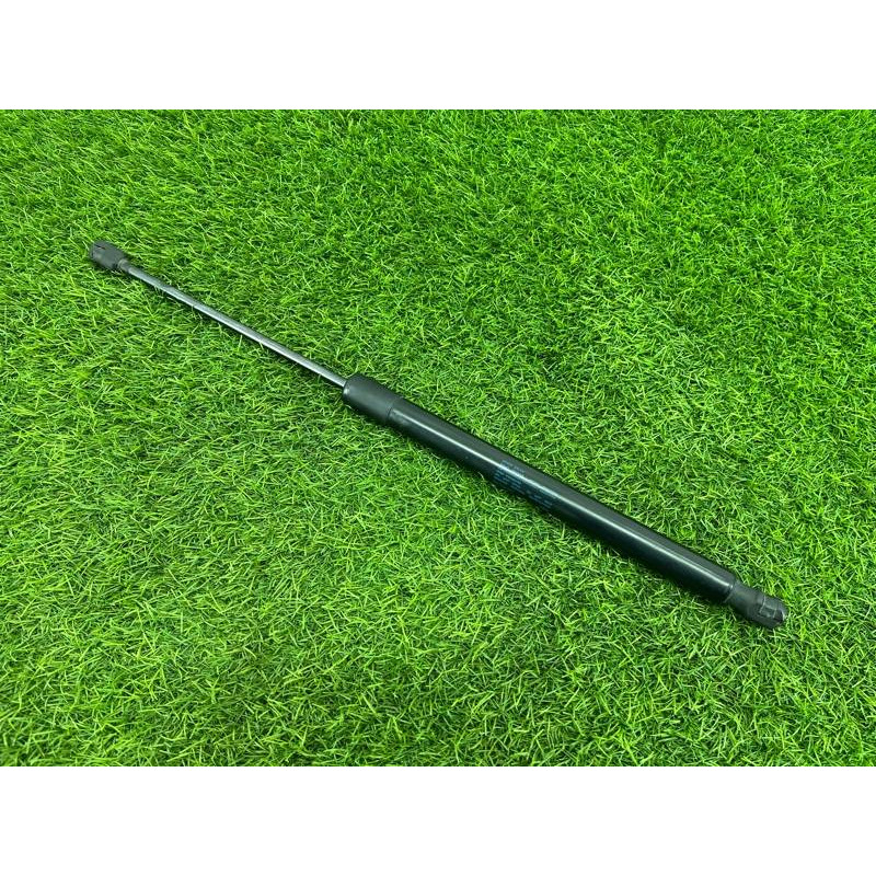 Амортизатор багажника (кузов и элементы) Volkswagen Tiguan 5N 2011 1.4 CAVA 5N0827550D