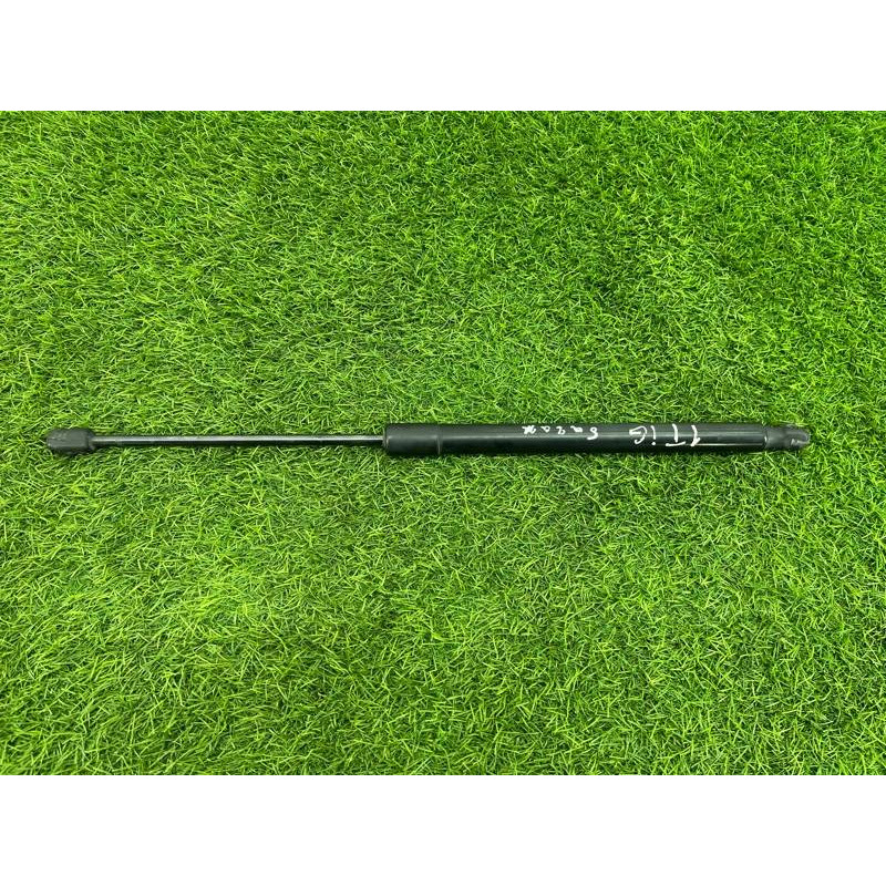 Амортизатор багажника (кузов и элементы) Volkswagen Tiguan 5N 2011 1.4 CAVA 5N0827550D