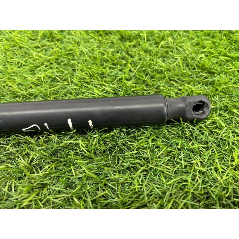 Амортизатор багажника (кузов и элементы) Volkswagen Tiguan 5N 2011 1.4 CAVA 5N0827550D