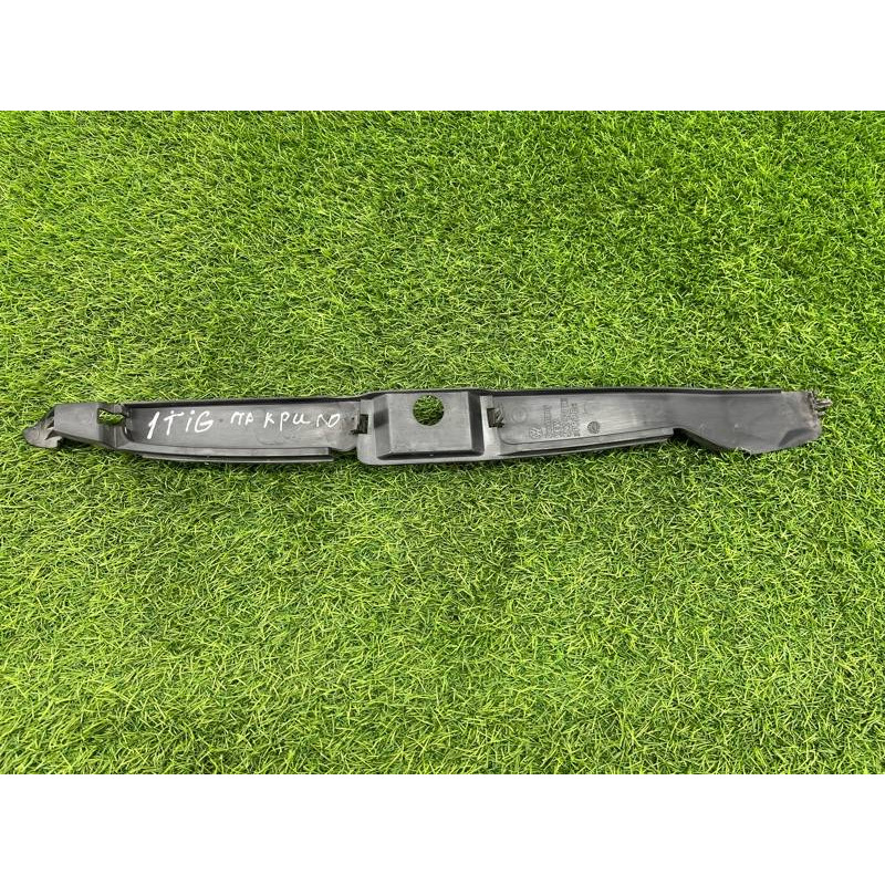 Уплотнитель крыла (кузов и элементы) Volkswagen Tiguan 5N 2011 1.4 CAVA 5N0821112