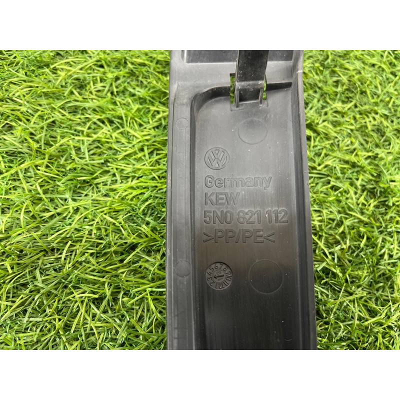 Уплотнитель крыла (кузов и элементы) Volkswagen Tiguan 5N 2011 1.4 CAVA 5N0821112