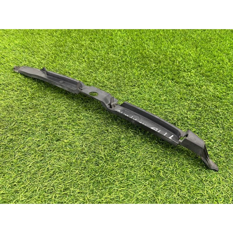 Уплотнитель крыла (кузов и элементы) Volkswagen Tiguan 5N 2011 1.4 CAVA 5N0821112