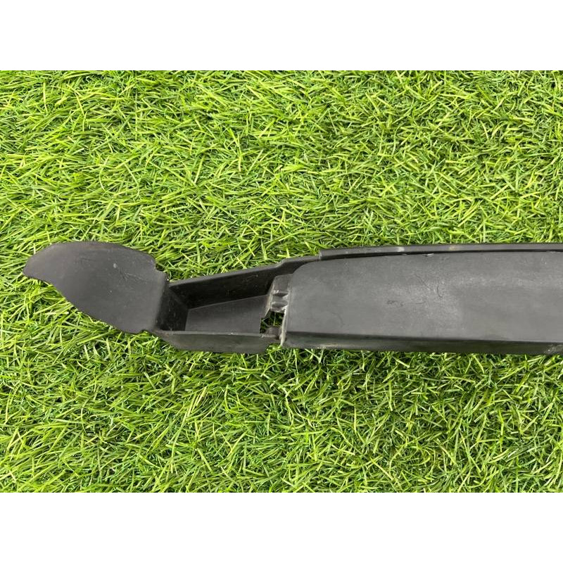 Уплотнитель крыла (кузов и элементы) Volkswagen Tiguan 5N 2011 1.4 CAVA 5N0821112