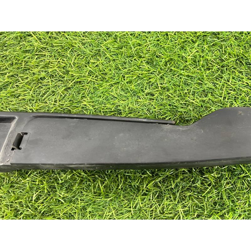 Уплотнитель крыла (кузов и элементы) Volkswagen Tiguan 5N 2011 1.4 CAVA 5N0821112