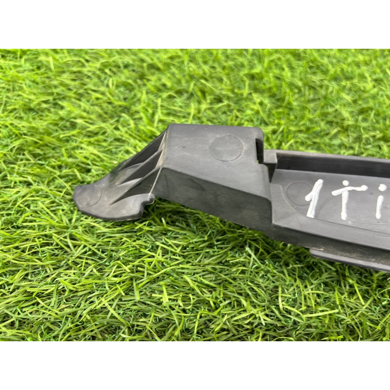 Уплотнитель крыла (кузов и элементы) Volkswagen Tiguan 5N 2011 1.4 CAVA 5N0821112