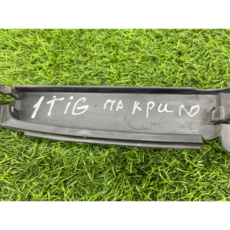 Уплотнитель крыла (кузов и элементы) Volkswagen Tiguan 5N 2011 1.4 CAVA 5N0821112