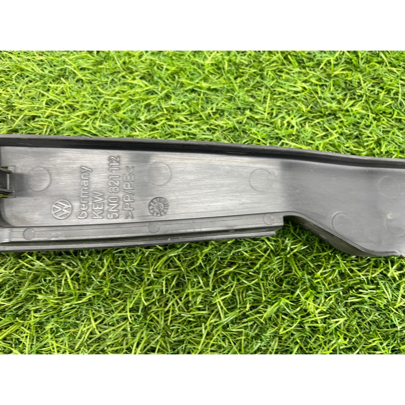 Уплотнитель крыла (кузов и элементы) Volkswagen Tiguan 5N 2011 1.4 CAVA 5N0821112