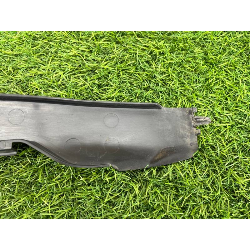 Уплотнитель крыла (кузов и элементы) Volkswagen Tiguan 5N 2011 1.4 CAVA 5N0821112