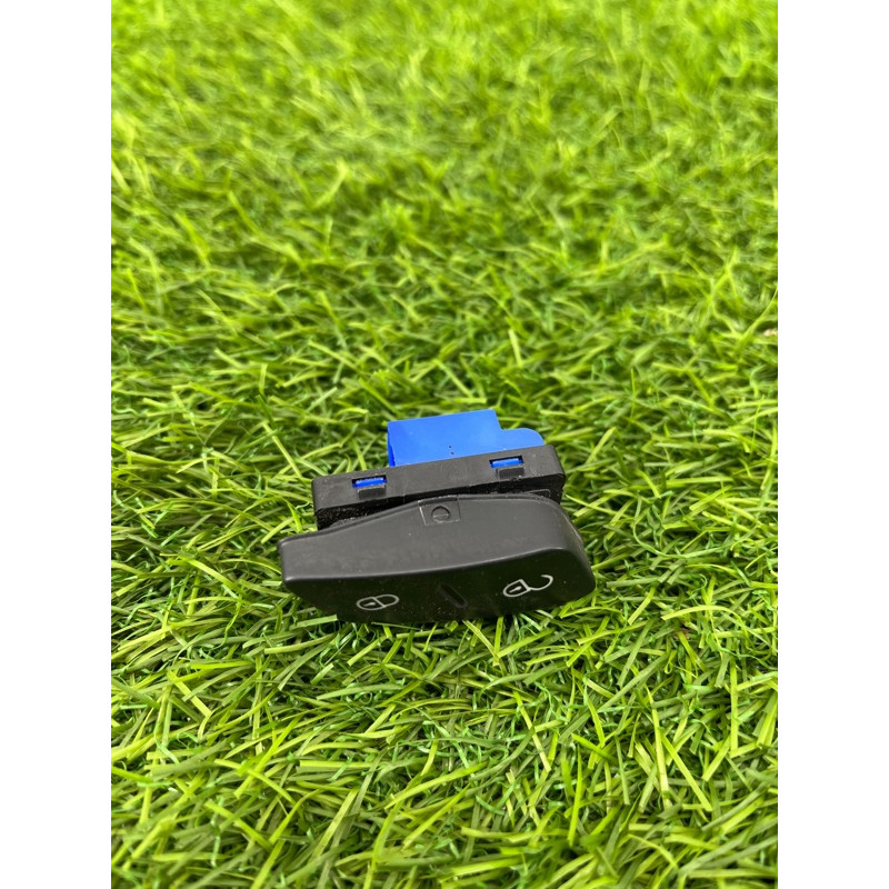 Кнопка блокировки центрального замка (электрика / кнопки) Volkswagen Tiguan 5N 2011 1.4 CAVA 1K0962125B