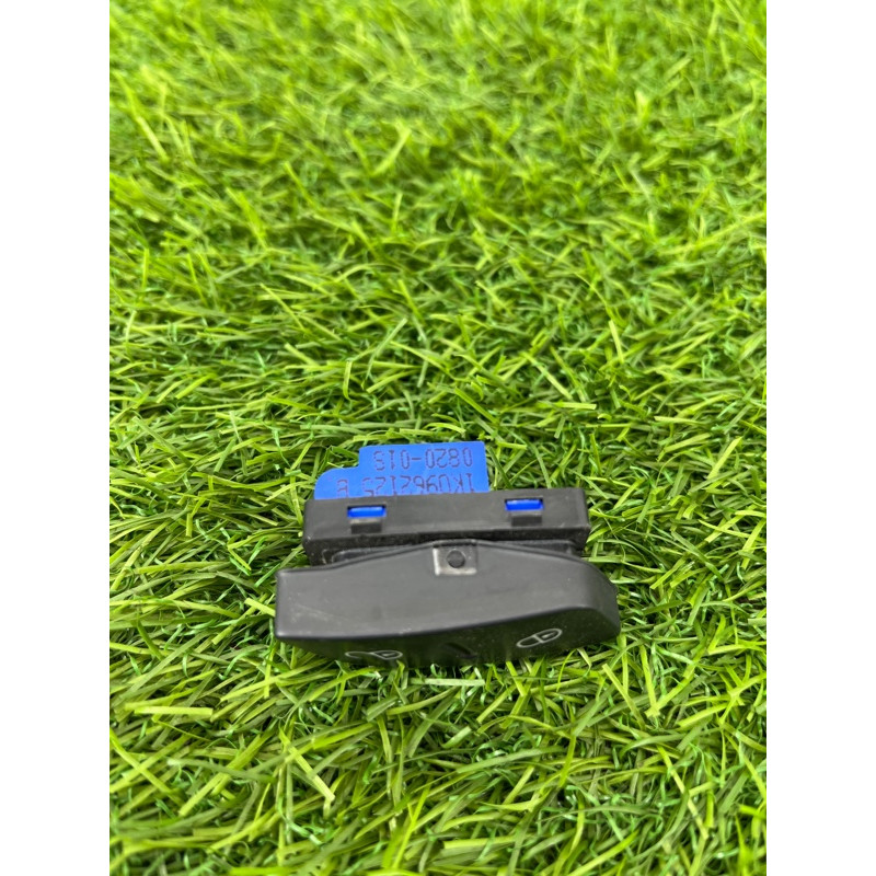 Кнопка блокировки центрального замка (электрика / кнопки) Volkswagen Tiguan 5N 2011 1.4 CAVA 1K0962125B