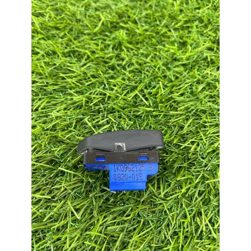 Кнопка блокировки центрального замка (электрика / кнопки) Volkswagen Tiguan 5N 2011 1.4 CAVA 1K0962125B