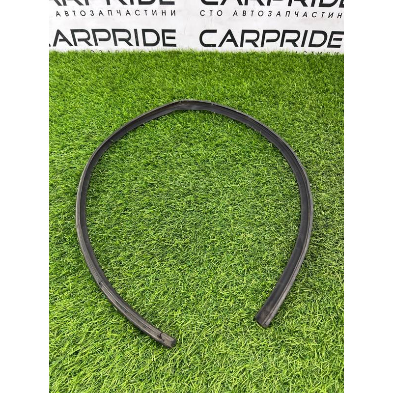 Уплотнитель (кузов и элементы) Renault Megane 3 2011 1,5 dCi (K9K837) 828310785R