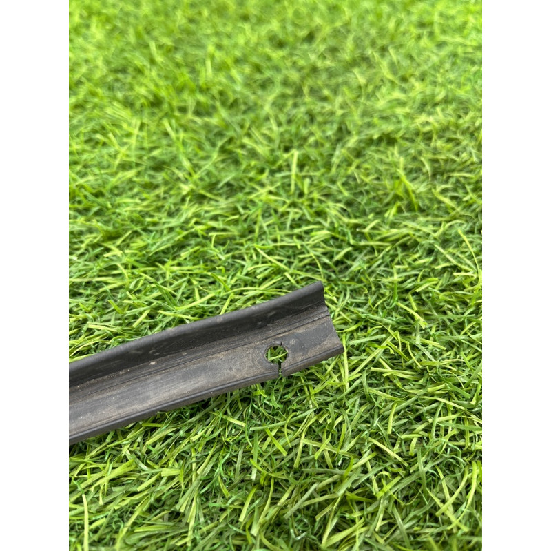 Уплотнитель (кузов и элементы) Renault Megane 3 2011 1,5 dCi (K9K837) 828310785R