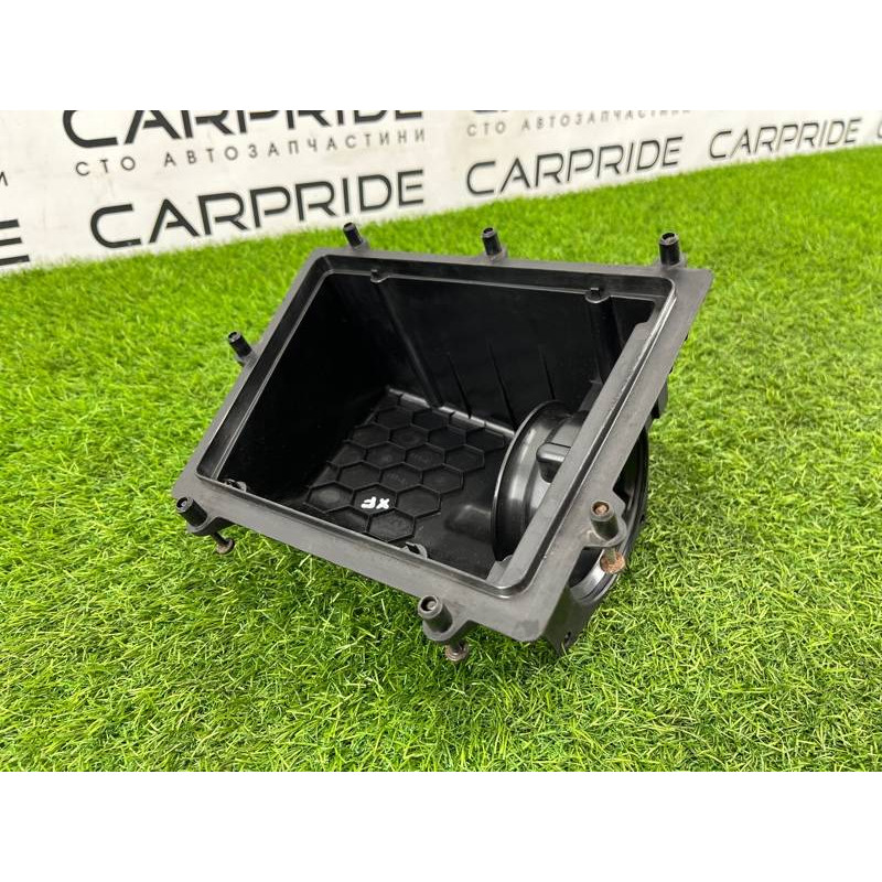 Крышка корпуса воздушного фильтра (впускная система) JAGUAR XE X760 gf10md20