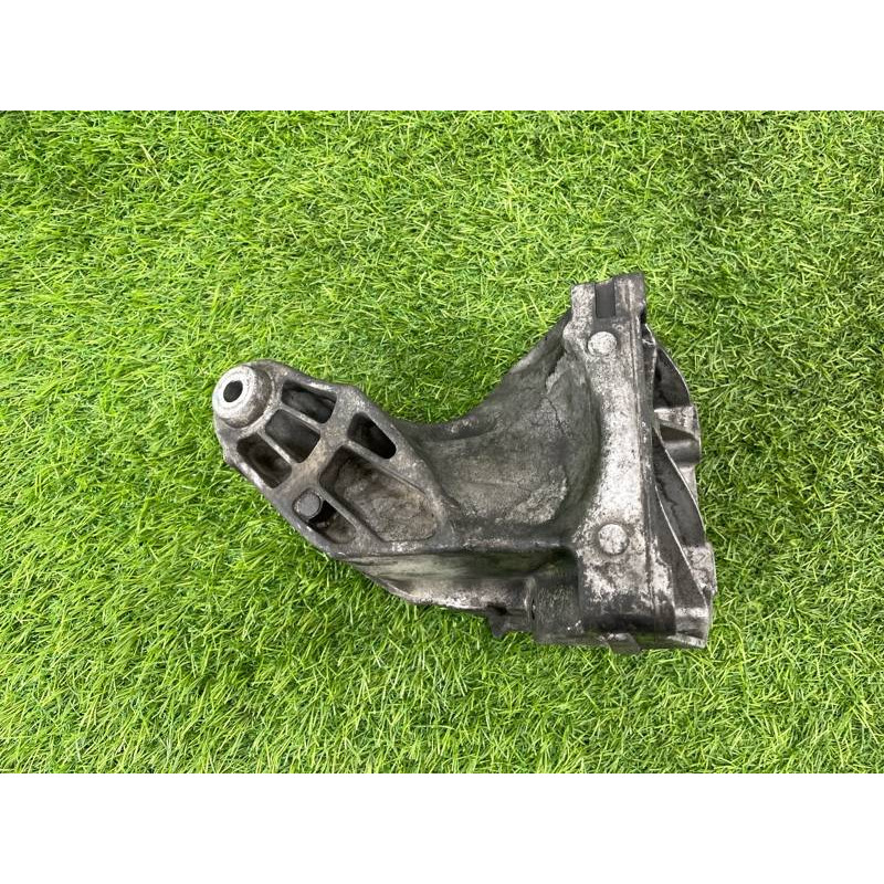 Кронштейн двигателя (кронштейны двигателя) Mercedes-Benz E-class w212 2013 2.2 CDI A6512230004