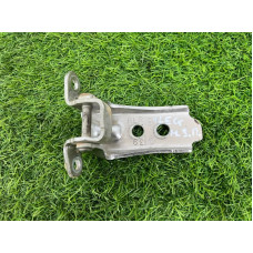 Петля двери